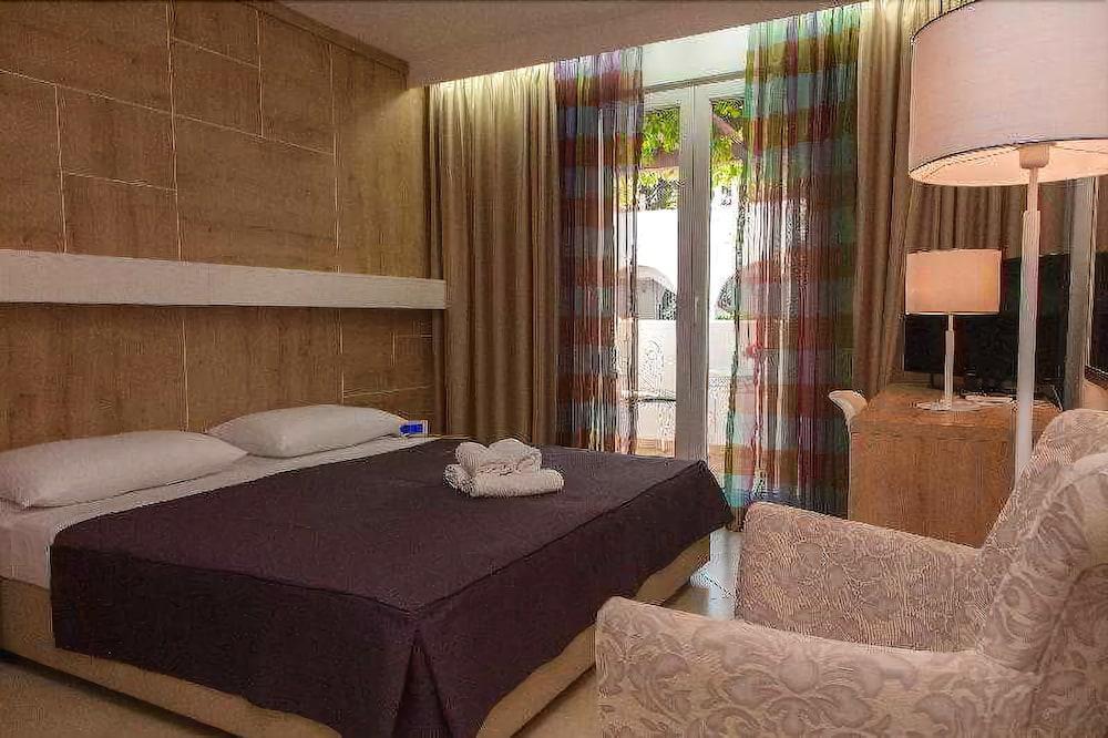 Slovenska Plaza * Budva